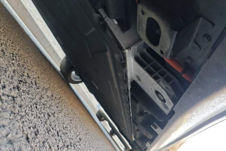 Used Hyptec HT 2025 670 Pro Chassis Front Left