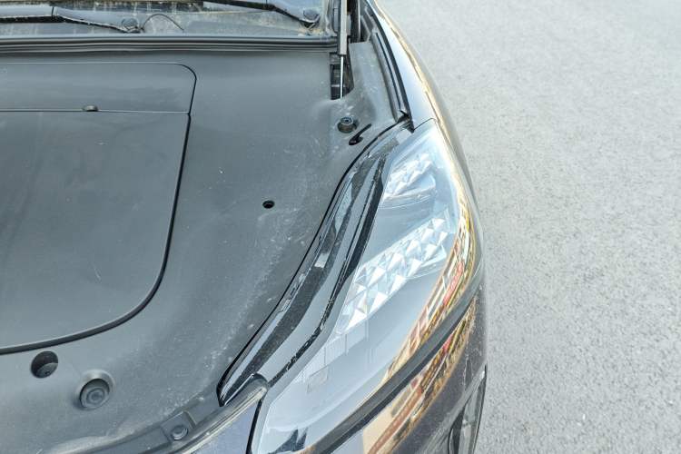 Used Hyptec HT 2025 670 Pro Engine Bay Left
