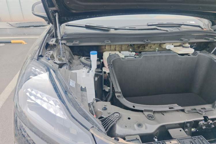 Used Hyptec HT 2025 825 Max Engine Bay Right
