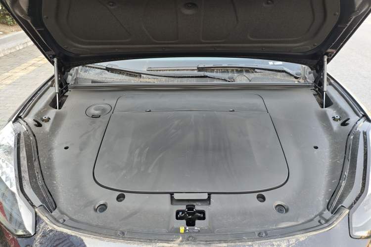 Used Hyptec HT 2025 670 Pro Engine Bay