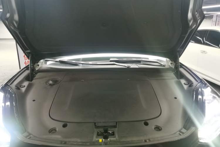 Used Hyptec HT 2025 670 Pro Engine Bay
