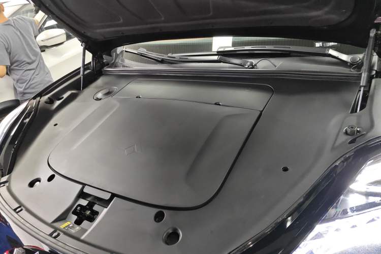 Used Hyptec HT 2025 825 Max Engine Bay