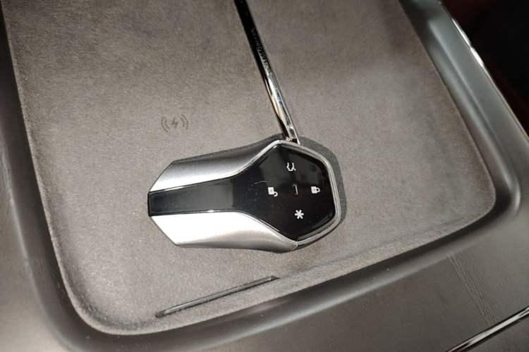 Used Hyptec HT 2025 825 Max Interior 1
