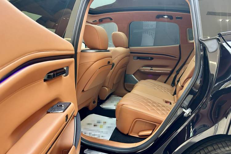 Used Hyptec HT 2025 825 Max Interior 3