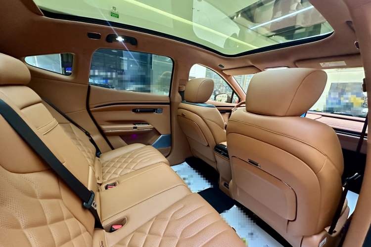 Used Hyptec HT 2025 825 Max Interior 5