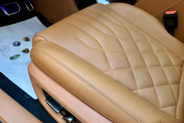 Used Hyptec HT 2025 825 Max Interior 9