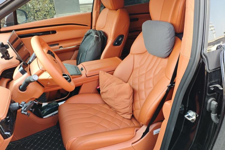 Used Hyptec HT 2025 670 Pro Left Front Seat