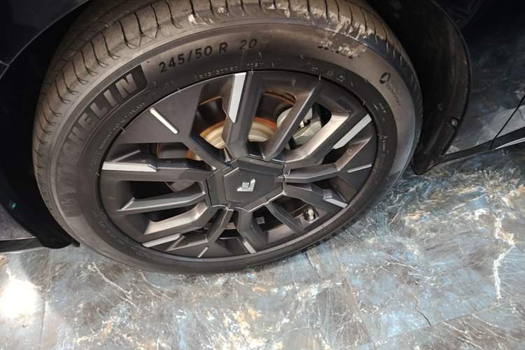 Used Hyptec HT 2025 825 Max Left Front Wheel Hub