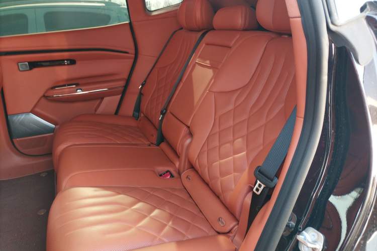 Used Hyptec HT 2025 670 Pro Left Rear Seat
