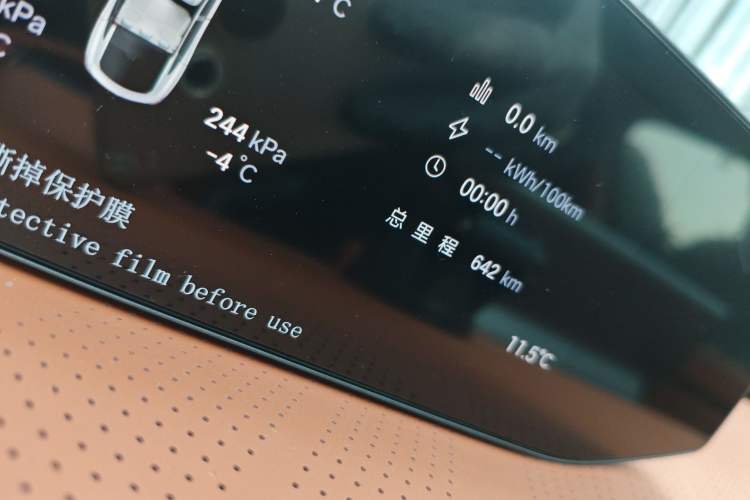 Used Hyptec HT 2025 670 Pro Odometer Close Up