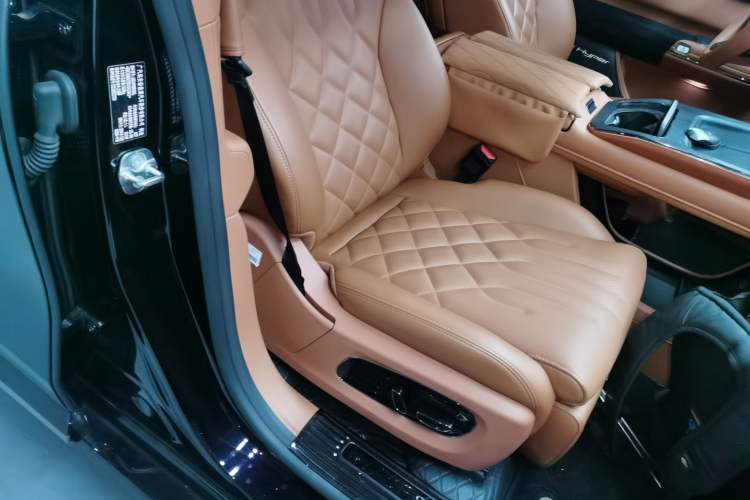 Used Hyptec HT 2025 670 Pro Right Front Seat