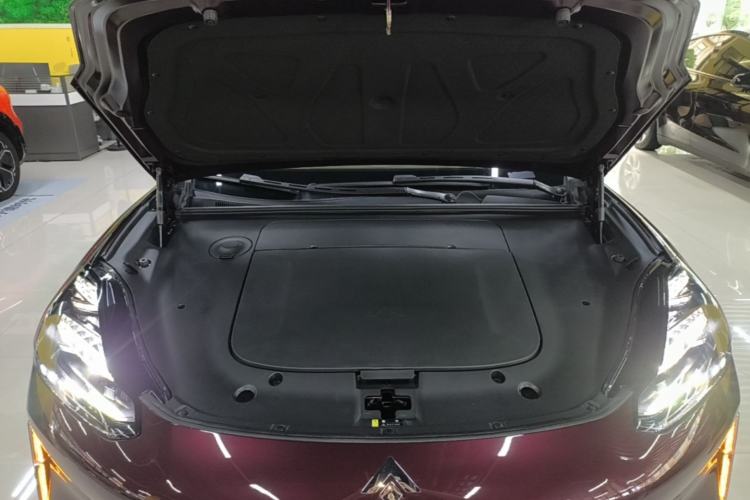 Used Hyptec HT 2025 825 Max Engine Bay