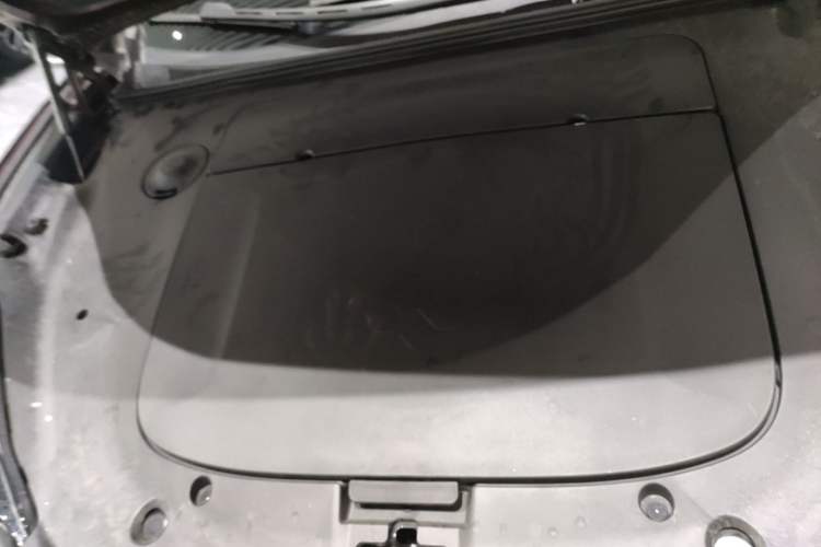 Used Hyptec HT 2025 825 Max Engine Bay