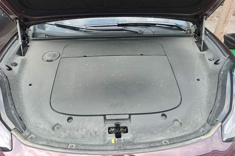 Used Hyptec HT 2025 825 Max Engine Bay