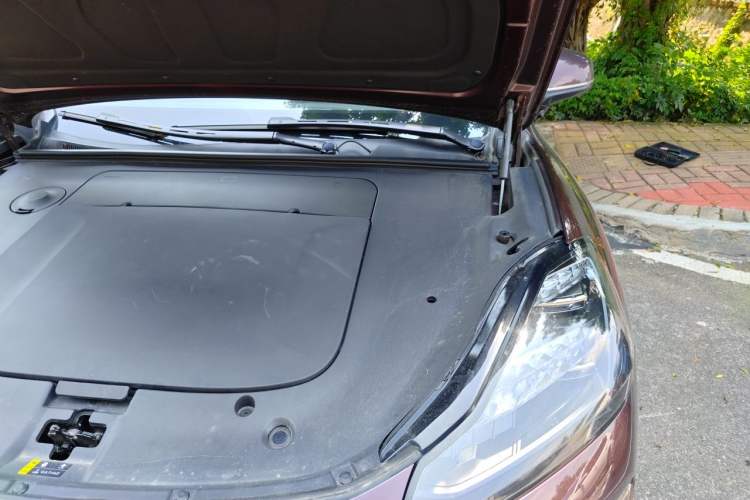 Used Hyptec HT 2025 670 Pro Engine Bay Left