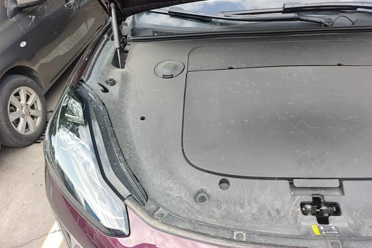 Used Hyptec HT 2025 825 Max Engine Bay Right