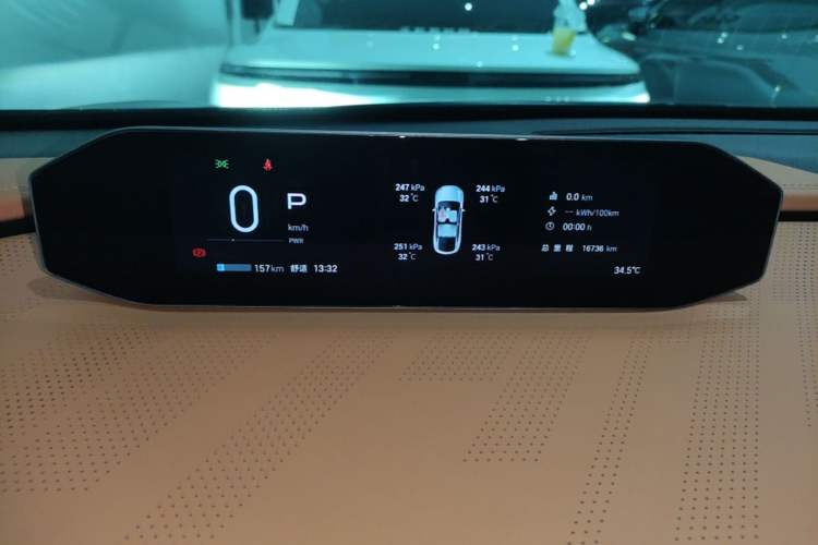 Used Hyptec HT 2025 825 Max Instrument Cluster