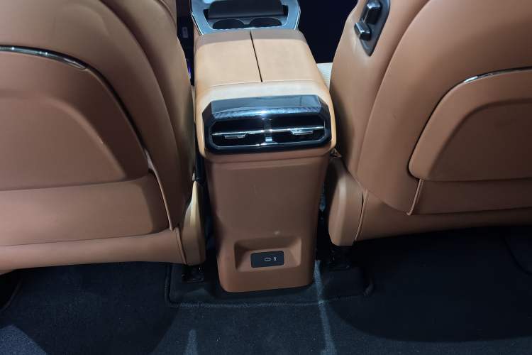 Used Hyptec HT 2025 825 Max Interior 11