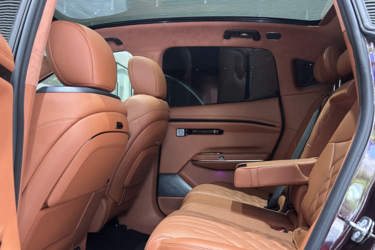 Used Hyptec HT 2025 825 Max Interior 2