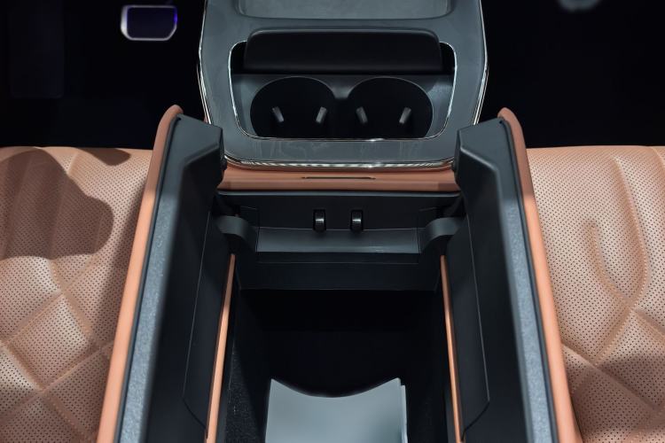 Used Hyptec HT 2025 825 Max Interior 8