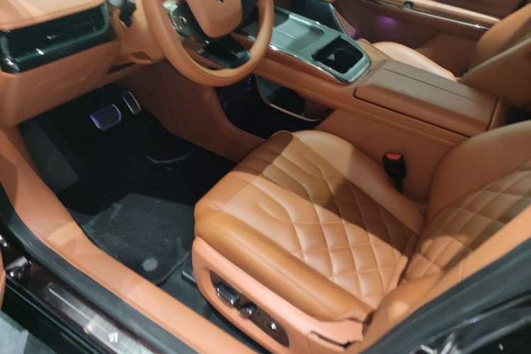 Used Hyptec HT 2025 825 Max Left Front Seat