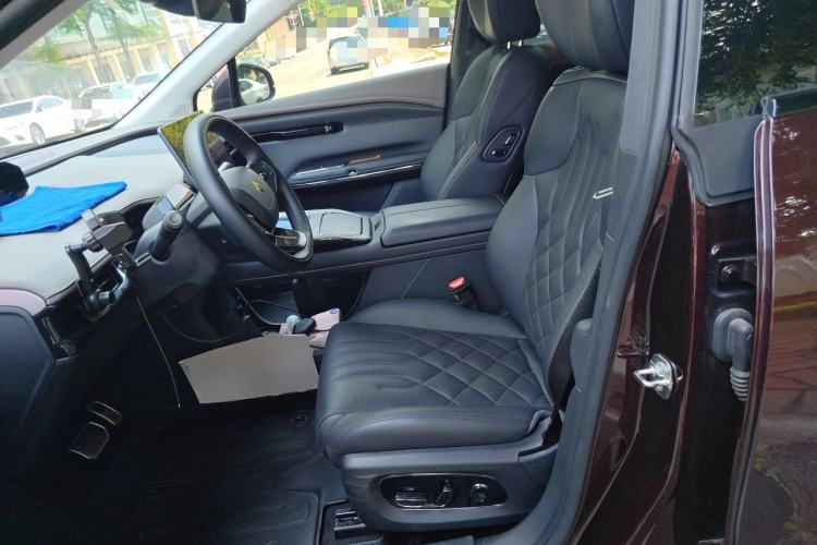 Used Hyptec HT 2025 670 Pro Left Front Seat