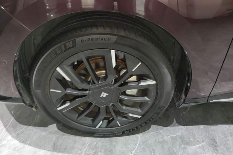 Used Hyptec HT 2025 825 Max Left Front Wheel Hub