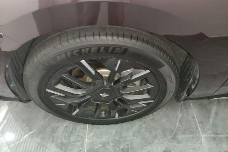 Used Hyptec HT 2025 825 Max Left Front Wheel Hub