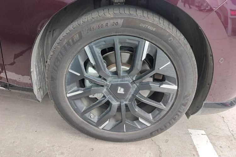 Used Hyptec HT 2025 825 Max Right Front Wheel Hub
