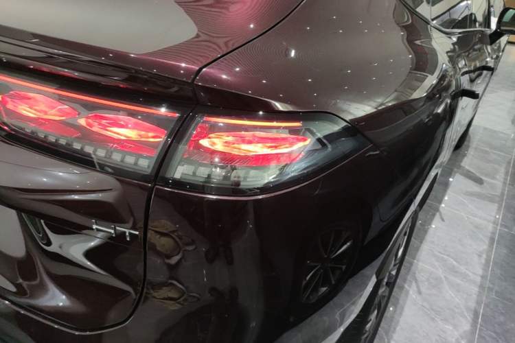 Used Hyptec HT 2025 825 Max Right Rear Taillight