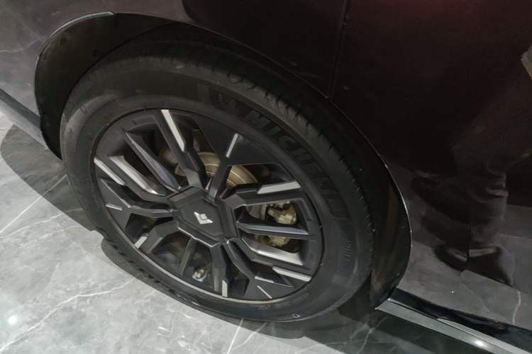 Used Hyptec HT 2025 825 Max Right Rear Wheel Hub