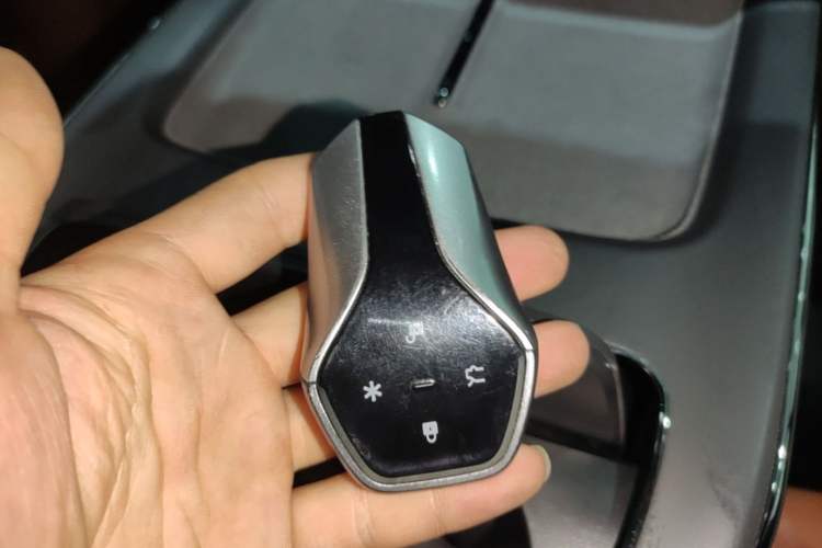 Used Hyptec HT 2025 825 Max Vehicle Key