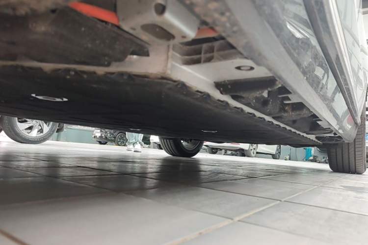 Used Hyptec HT 2025 825 Max Chassis Front Left
