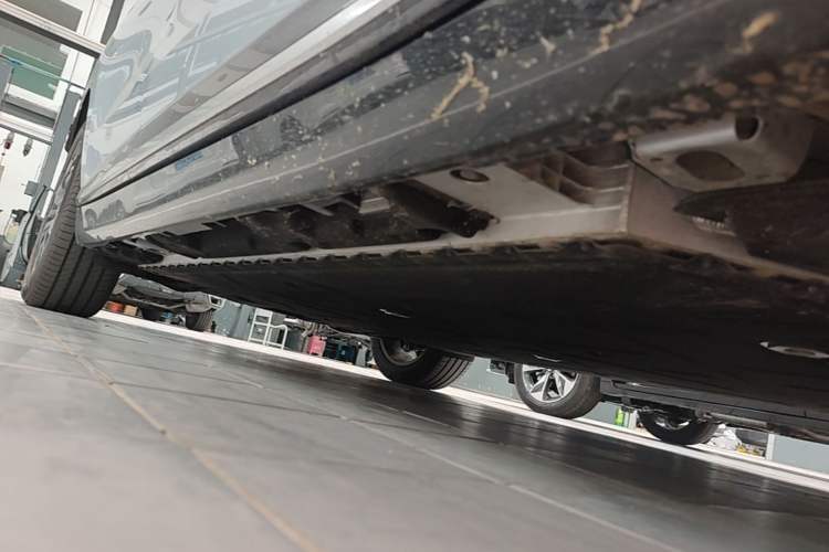Used Hyptec HT 2025 825 Max Chassis Front Right