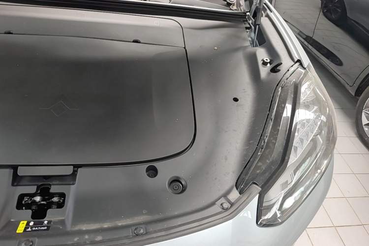 Used Hyptec HT 2025 825 Max Engine Bay Left