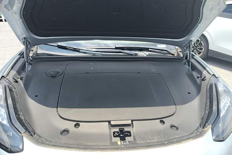 Used Hyptec HT 2025 670 Max Engine Bay