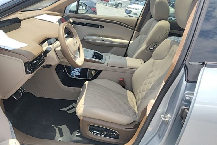 Used Hyptec HT 2025 670 Max Left Front Seat