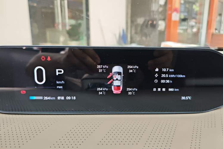 Used Hyptec HT 2025 670 Pro Odometer Close Up