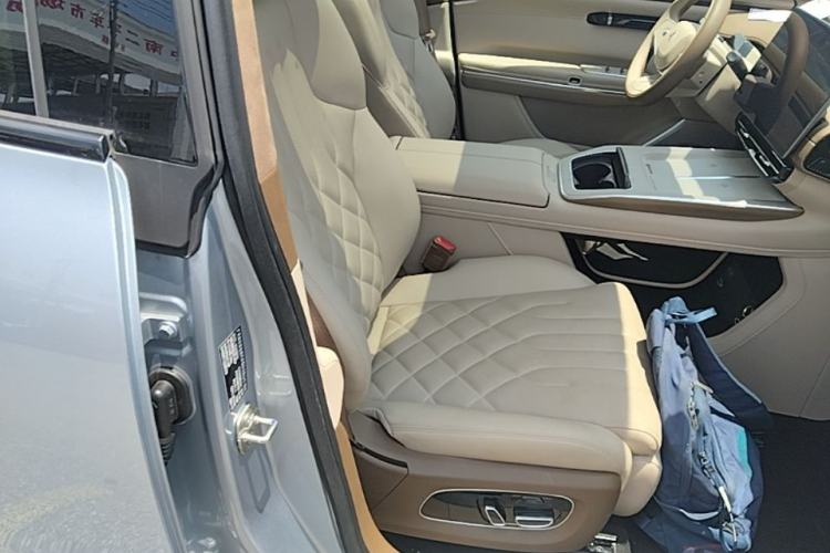Used Hyptec HT 2025 670 Max Right Front Seat