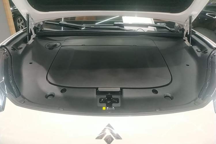 Used Hyptec HT 2025 825 Max Engine Bay