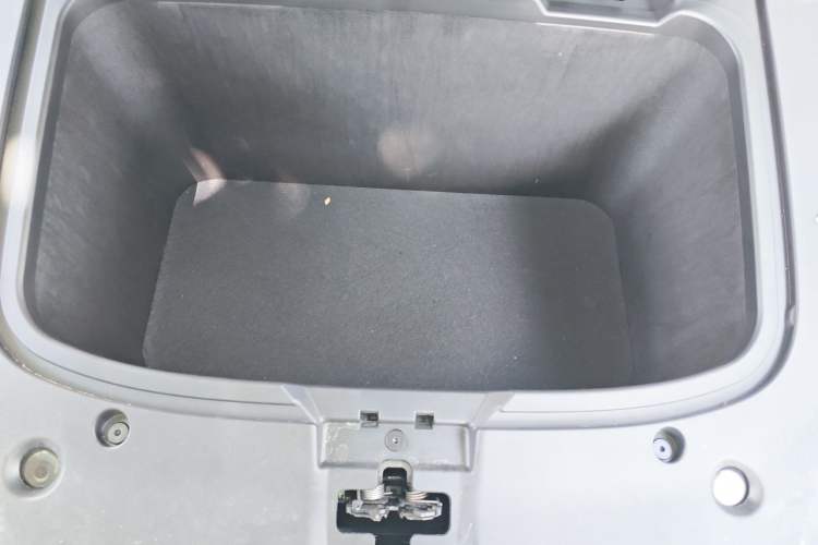 Used Hyptec HT 2025 825 Max Engine Bay
