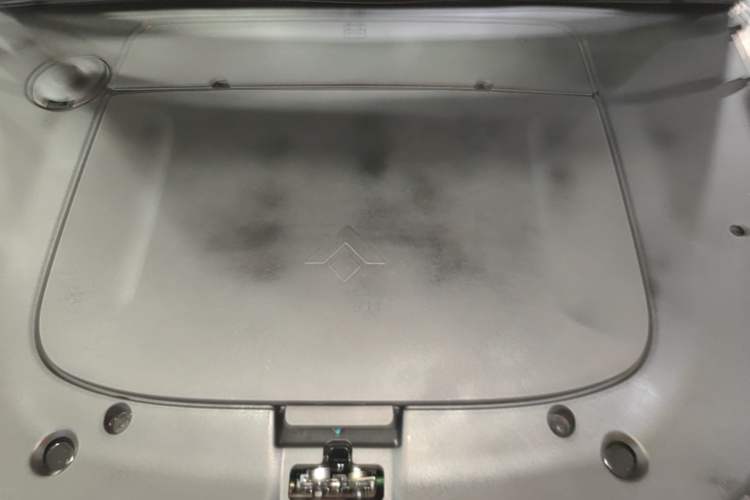 Used Hyptec HT 2025 825 Max Engine Bay