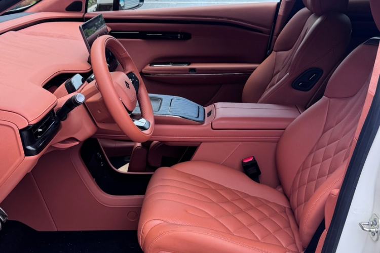 Used Hyptec HT 2025 825 Max Interior 1