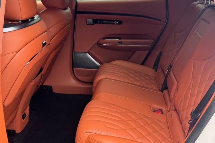 Used Hyptec HT 2025 825 Max Interior 3