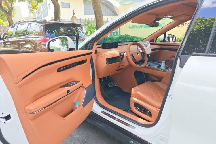 Used Hyptec HT 2025 825 Max Interior 3