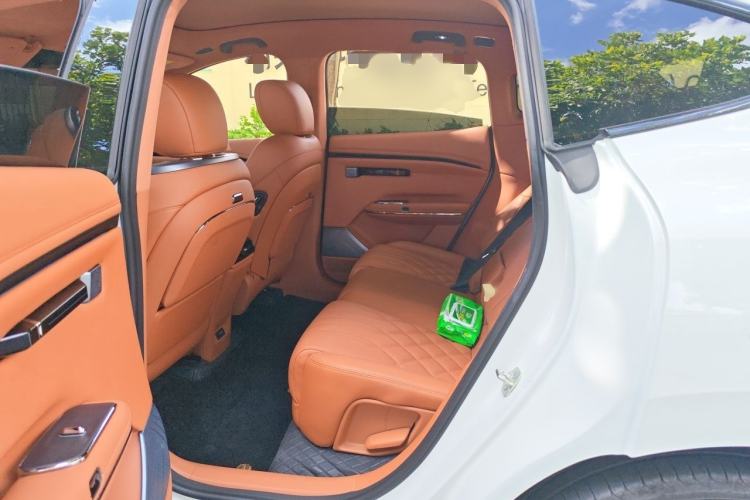 Used Hyptec HT 2025 825 Max Interior 4