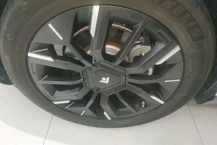 Used Hyptec HT 2025 825 Max Left Front Wheel Hub