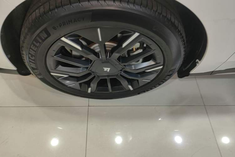 Used Hyptec HT 2025 825 Max Left Front Wheel Hub