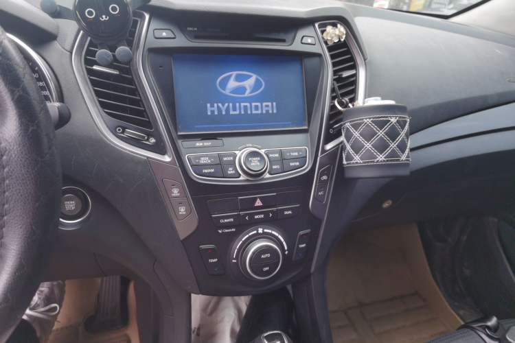 Used Hyundai 2013 2.2T 4x4 Luxury Edition 7-Seater Audio And AC Panel