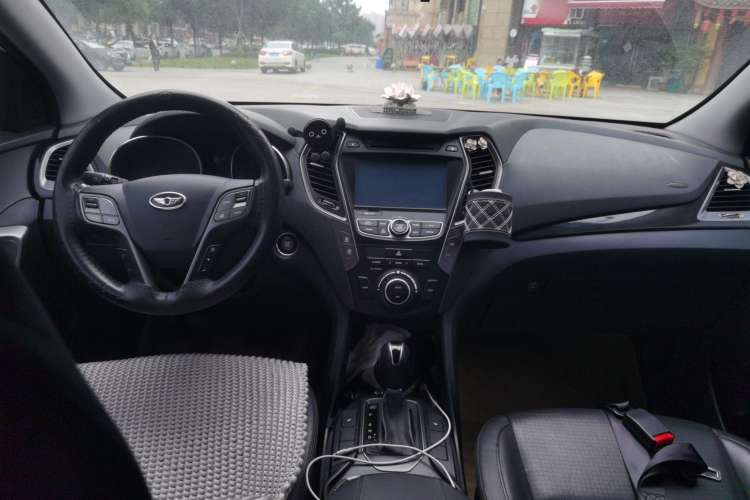 Used Hyundai 2013 2.2T 4x4 Luxury Edition 7-Seater Center Console